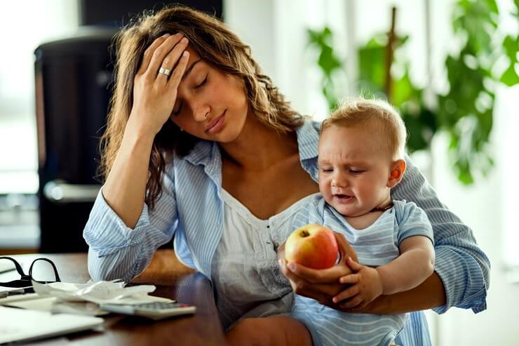 Jeune maman épuisée